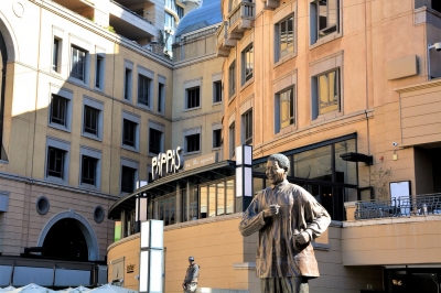 Nelson Mandela Sqaure Johannesburg in Sandton (Alexander Mirschel)  Copyright 
Infos zur Lizenz unter 'Bildquellennachweis'